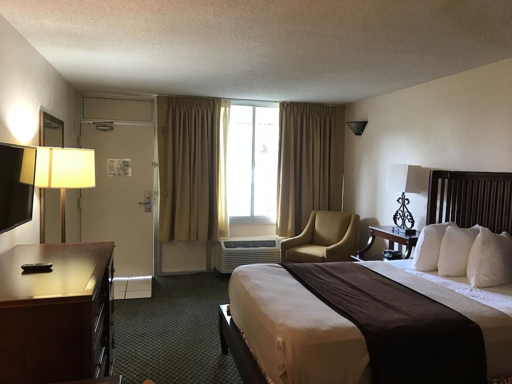 Quality Inn Tampa Lake Magdalene Exterior foto