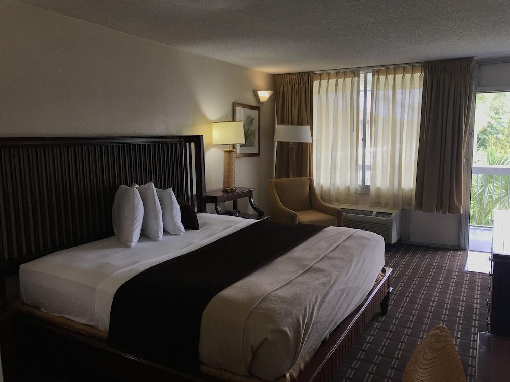 Quality Inn Tampa Lake Magdalene Exterior foto