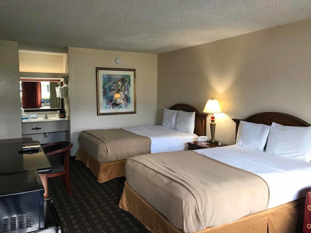 Quality Inn Tampa Lake Magdalene Exterior foto