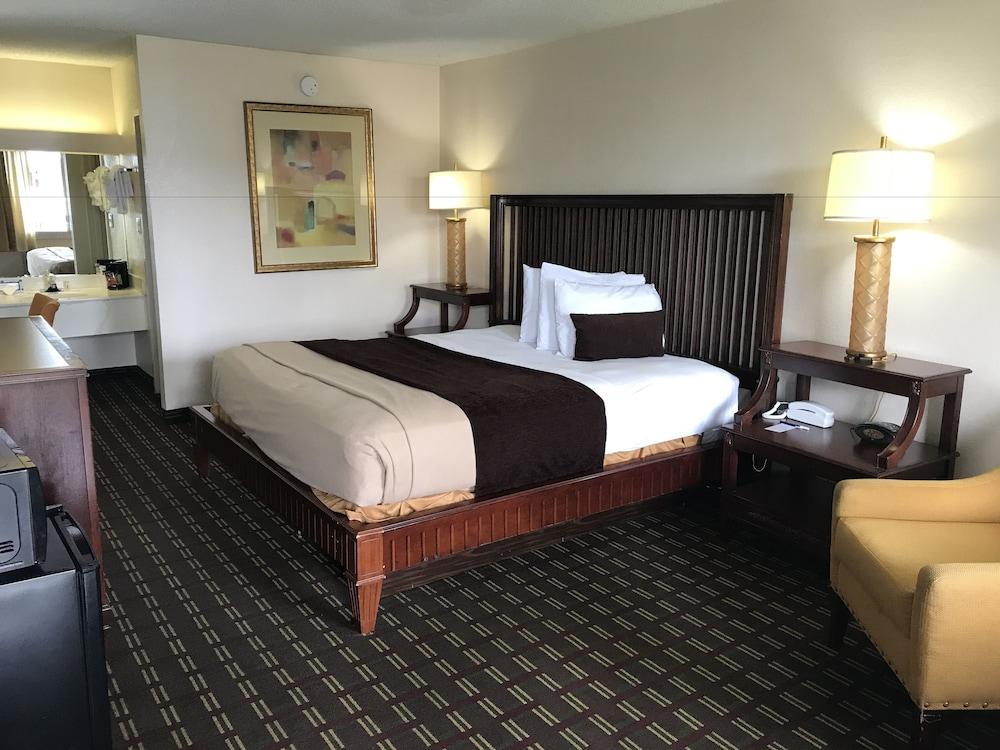 Quality Inn Tampa Lake Magdalene Exterior foto