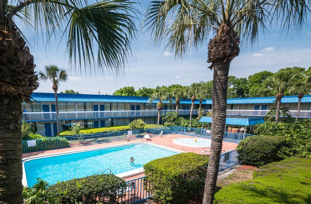 Quality Inn Tampa Lake Magdalene Exterior foto