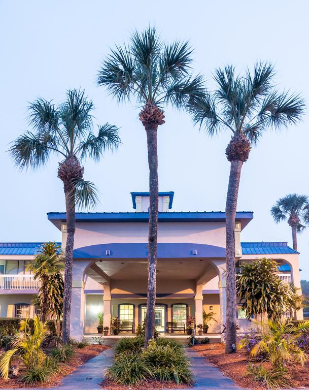 Quality Inn Tampa Lake Magdalene Exterior foto